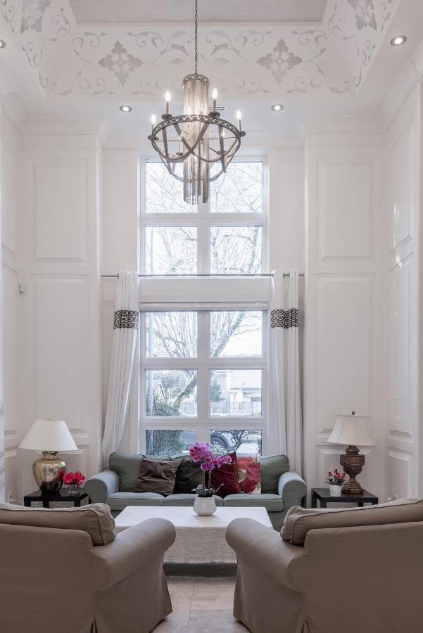 Luxurious Private Rooms In Richmond Exterior photo