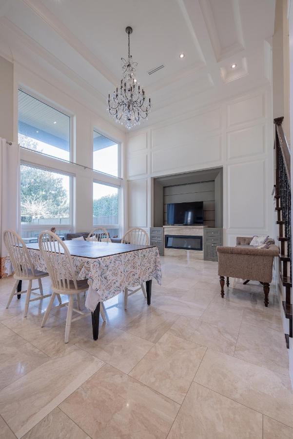 Luxurious Private Rooms In Richmond Exterior photo
